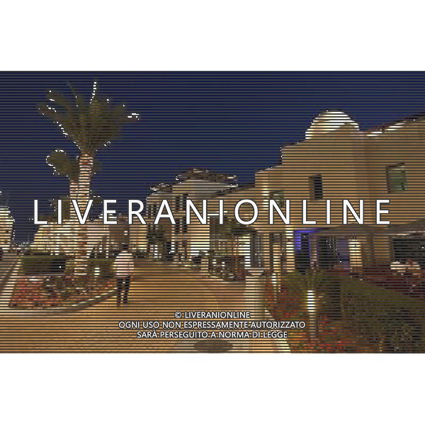 11.11.2010 Abu Dhabi, Abu Dhabi, Yas Marina, track atmosphere Yas hotel - Formula 1 World Championship © AG. ALDO LIVERANI SAS ITALY ONLY