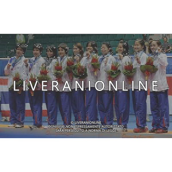 (101115) -- GUANGZHOU, Nov. 15, 2010 () -- Thailand\'s players show their silver medals on the podium during the awarding ceremony of Women\'s Team of Badminton at the 16th Asian Games in Guangzhou, south China\'s Guangdong Province, on Nov. 15, 2010. (/Lu Hanxin) ©photoshot/Agenzia Aldo Liverani Sas - ITALY ONLY - 16a Giochi Asiatici di Guangzhou, nel sud della Cina