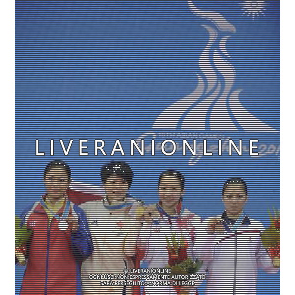 (101116) -- GUANGZHOU, Nov. 16, 2010 () -- Gold medalist Geng Xiaoling(2nd, L) from Hong Kong of China shows medal with silver medalist Oo Sandi Oo(1st, L) of Mynamar, bronze medalists Susyana Tjhan(2nd, R) of Indonesia and Yuki Hiraoka of Japan during the awarding ceremony for women\'s Changquan of Wushu event at the 16th Asian Games in Guangzhou, south China\'s Guangdong Province, Nov. 16, 2010. Geng won the gold medal with 9.75 points. (/Gesang Dawa)(wll) ©photoshot/Agenzia Aldo Liverani Sas - ITALY ONLY - 16a Giochi Asiatici di Guangzhou, nel sud della Cina