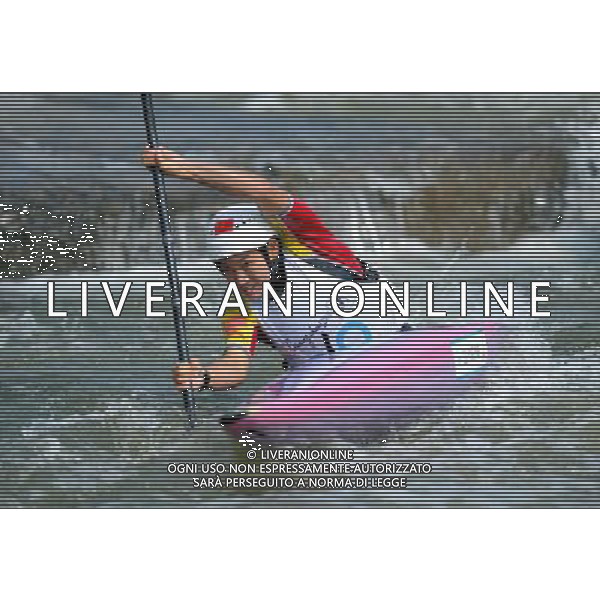 (101116) -- GUANGZHOU, Nov. 16, 2010 () --China\'s Zou Yingying competes during the final of women\'canoe/kayak slalom single competition at the 16th Asian Games in Guangzhou, south China\'s Guangdong Province, Nov. 16, 2010. Zou won the gold medal with 105.72 seconds.(/Guo Yong)(rzl) ©photoshot/Agenzia Aldo Liverani Sas - ITALY ONLY - 16a Giochi Asiatici di Guangzhou, nel sud della Cina