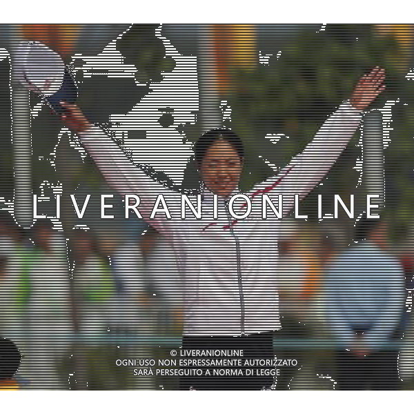(101116) -- GUANGZHOU, Nov. 16, 2010 () -- Yamada Asahi of Japan waves to the spectators during the awarding ceremony for the women\'s kayak single of canoe/kayak slalom at the 16th Asian Games held in Guangzhou, capital of south China\'s Guangdong Province, Nov. 16, 2010. Yamada Asahi of Japan won the bronze medal with 113.99 seconds. (/Guo Yong)(sss) ©photoshot/Agenzia Aldo Liverani Sas - ITALY ONLY - 16a Giochi Asiatici di Guangzhou, nel sud della Cina
