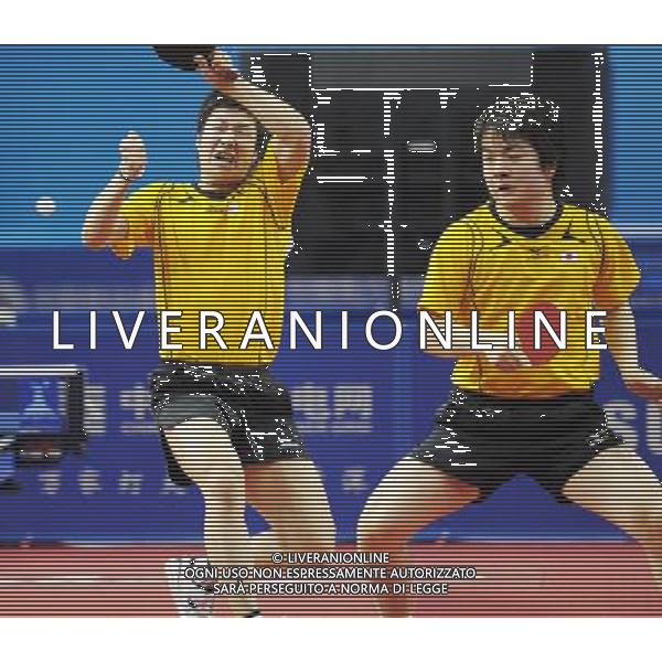 (101116) -- GUANGZHOU, Nov. 16, 2010 () -- Japan\'s Kishikawa Seiya/Mizutani Jun (L) compete during the men\'s doubles 1/16 final of table tennis against Chinese Taipei\'s Chuang Chih Yuan/Wu Chih Chi at the 16th Asian Games held in Guangzhou, capital of south China\'s Guangdong Province, Nov. 16, 2010. The pair of Chinese Taipei won by 3-2. (/Xu Jiajun) ©photoshot/Agenzia Aldo Liverani Sas - ITALY ONLY - 16a Giochi Asiatici di Guangzhou, nel sud della Cina