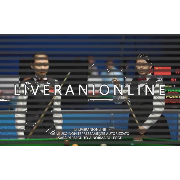 (101116) -- GUANGZHOU, Nov. 16, 2010 () -- Ng On Yee (R) of Hong Kong of China looks on during the women\'s 6-Red Snooker Singles Semifinal against Chen Siming of China at the 16th Asian Games in Guangzhou, south China\'s Guangdong Province, Nov. 16, 2010. Ng lost the match 3-4. (/Jiang Kehong) ©photoshot/Agenzia Aldo Liverani Sas - ITALY ONLY - 16a Giochi Asiatici di Guangzhou, nel sud della Cina