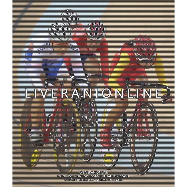 (101116) -- GUANGZHOU, Nov. 16, 2010 () -- Gold medalist Liu Xin (R) of China competes during the women\'s cycling Points Race at the 16th Asian Games in Guangzhou, south China\'s Guangdong Province, Nov. 16, 2010. (/Li Ga) ©photoshot/Agenzia Aldo Liverani Sas - ITALY ONLY - 16a Giochi Asiatici di Guangzhou, nel sud della Cina