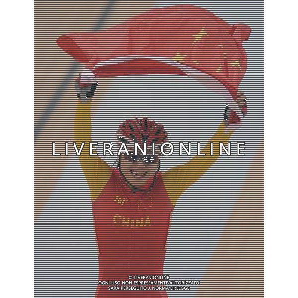 (101116) -- GUANGZHOU, Nov. 16, 2010 () -- Gold medalist Liu Xin of China celebrates after the women\'s cycling Points Race at the 16th Asian Games in Guangzhou, south China\'s Guangdong Province, Nov. 16, 2010. (/Li Ga) ©photoshot/Agenzia Aldo Liverani Sas - ITALY ONLY - 16a Giochi Asiatici di Guangzhou, nel sud della Cina