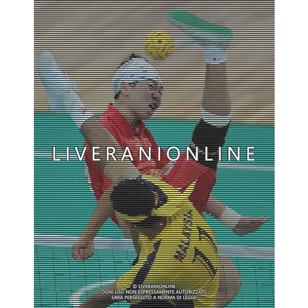 (101116) -- GUANGZHOU, Nov. 16, 2010 () -- Jin Jie(in red) of China kicks the ball during the men\'s team preliminary match group B of the Sepaktakraw event against the team of Malaysia at the 16th Asian Games held in Guangzhou, capital of south China\'s Guangdong Province, Nov. 16, 2010. The team of China lost by 1-2. (/Li Ming) (sss) ©photoshot/Agenzia Aldo Liverani Sas - ITALY ONLY - 16a Giochi Asiatici di Guangzhou, nel sud della Cina