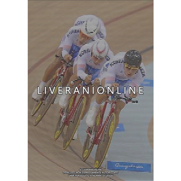 (101116) -- GUANGZHOU, Nov. 16, 2010 () -- Hwang Inhyeok (front) of South Korea and teammates compete during the men\'s cycling Team Pursuit Race final at the 16th Asian Games in Guangzhou, south China\'s Guangdong Province, Nov. 16, 2010. South Korea claimed the title. (/Li Ga) ©photoshot/Agenzia Aldo Liverani Sas - ITALY ONLY - 16a Giochi Asiatici di Guangzhou, nel sud della Cina