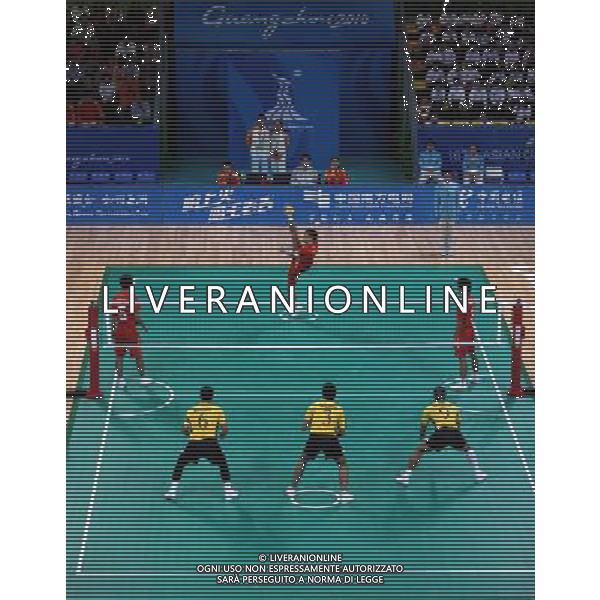 (101116) -- GUANGZHOU, Nov. 16, 2010 () -- Zhang linye(C) of China kicks the ball during the men\'s team preliminary match group B of the Sepaktakraw event against the team of Malaysia at the 16th Asian Games held in Guangzhou, capital of south China\'s Guangdong Province, Nov. 16, 2010. The team of China lost by 1-2. (/Li Ming) (sss) ©photoshot/Agenzia Aldo Liverani Sas - ITALY ONLY - 16a Giochi Asiatici di Guangzhou, nel sud della Cina