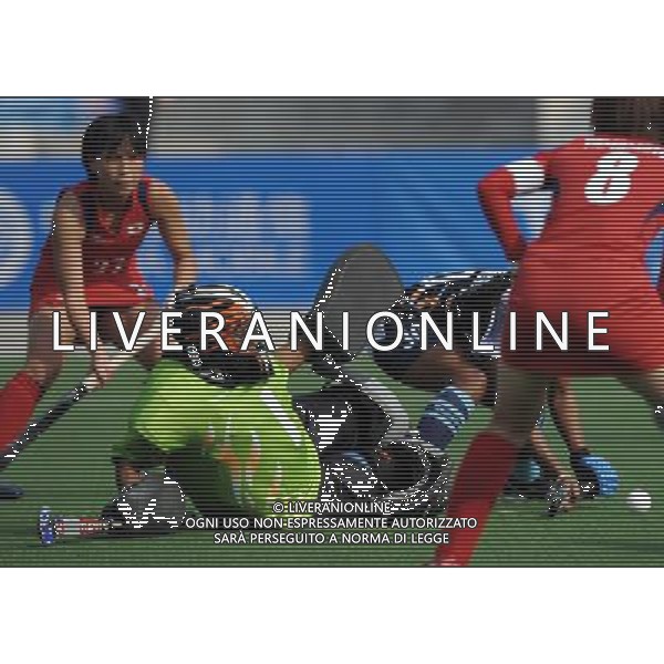 (101116) -- GUANGZHOU, Nov. 16, 2010 () -- Goalkeeper Murty Dipika Gongala(C) of India saves the ball during the women\'s hockey Pool W against Japan at the 16th Asian Games in Guangzhou, south China\'s Guangdong Province, Nov. 16, 2010. India lost the match 0-3. (/Yang Lei) ©photoshot/Agenzia Aldo Liverani Sas - ITALY ONLY - 16a Giochi Asiatici di Guangzhou, nel sud della Cina