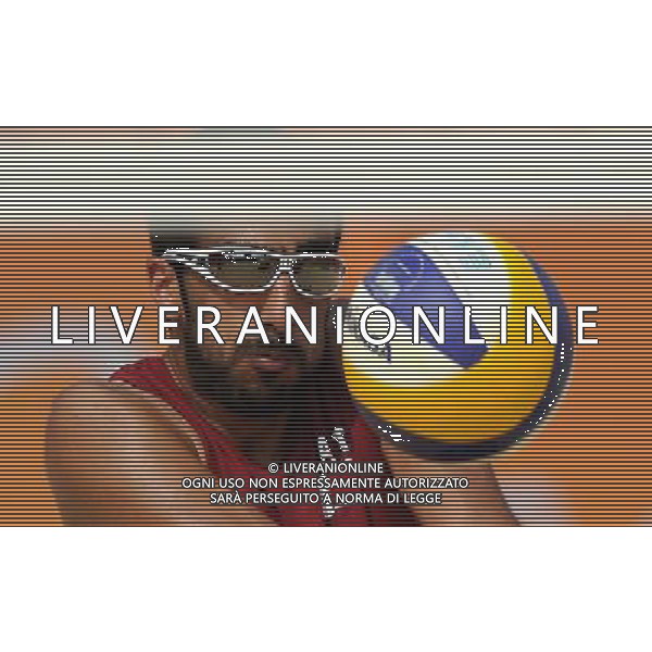 (101116) -- GUANGZHOU, Nov. 16, 2010 () -- Mahmoud of Qatar acts during men\'s preliminary pool match of beach volleyball competition against Panupong/Niphon of Thailand at the 16th Asian Games in Guangzhou, south China\'s Guangdong Province. Mahmoud/Ismaeel of Qatar lost the match by 0-2.(/Yang Lei)(sss) ©photoshot/Agenzia Aldo Liverani Sas - ITALY ONLY - 16a Giochi Asiatici di Guangzhou, nel sud della Cina