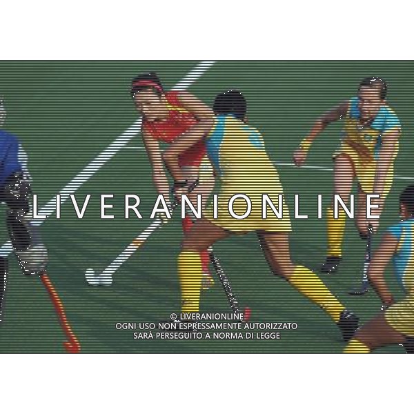 (101116) -- GUANGZHOU, Nov. 16, 2010 () -- Li Hongxia (L) of China controls the ball during the women\'s hockey Pool W match against Kazakhstan at the 16th Asian Games in Guangzhou, south China\'s Guangdong Province, Nov. 16, 2010. China won the match 3-0. (/Yang Lei) ©photoshot/Agenzia Aldo Liverani Sas - ITALY ONLY - 16a Giochi Asiatici di Guangzhou, nel sud della Cina