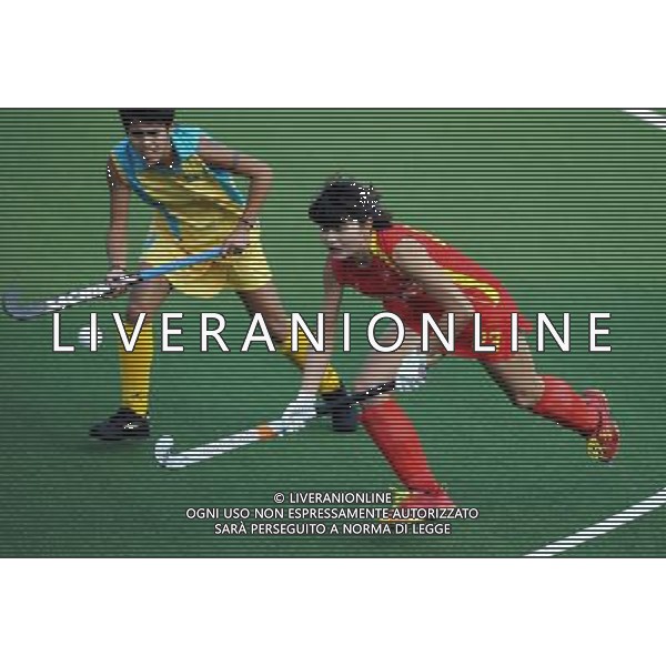 (101116) -- GUANGZHOU, Nov. 16, 2010 () -- De Jiaojiao (R) of China passes the ball during the women\'s hockey Pool W match against Kazakhstan at the 16th Asian Games in Guangzhou, south China\'s Guangdong Province, Nov. 16, 2010. China won the match 3-0. (/Yang Lei) ©photoshot/Agenzia Aldo Liverani Sas - ITALY ONLY - 16a Giochi Asiatici di Guangzhou, nel sud della Cina