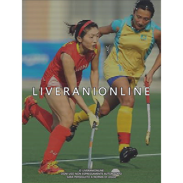 (101116) -- GUANGZHOU, Nov. 16, 2010 () -- Li Hongxia (L) of China controls the ball during the women\'s hockey Pool W match against Kazakhstan at the 16th Asian Games in Guangzhou, south China\'s Guangdong Province, Nov. 16, 2010. China won the match 3-0. (/Yang Lei) ©photoshot/Agenzia Aldo Liverani Sas - ITALY ONLY - 16a Giochi Asiatici di Guangzhou, nel sud della Cina