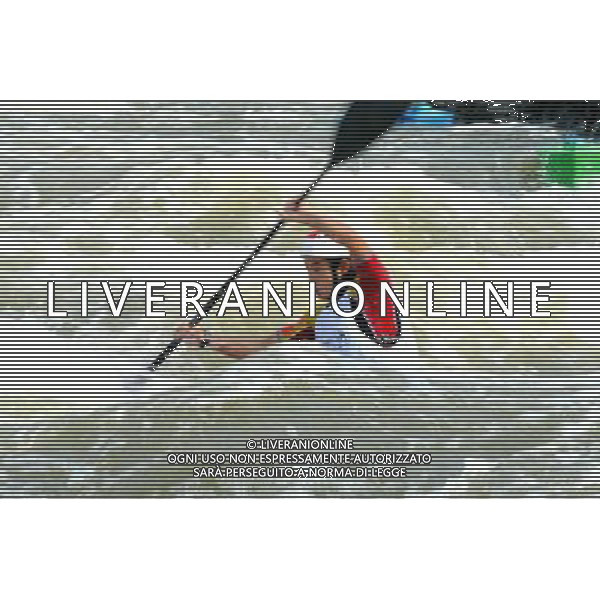 (101116) -- GUANGZHOU, Nov. 16, 2010 () -- China\'s Zou Yingying competes during the final of women\'canoe/kayak slalom single competition at the 16th Asian Games in Guangzhou, south China\'s Guangdong Province, Nov. 16, 2010. Zou won the gold medal with 105.72 seconds.(/Guo Yong ©photoshot/Agenzia Aldo Liverani Sas - ITALY ONLY - 16a Giochi Asiatici di Guangzhou, nel sud della Cina