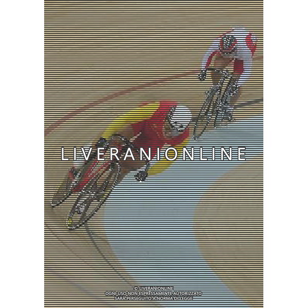 (101117) -- GUANGZHOU, Nov. 17(Xinhua) -- China\'s cyclist Zhang Lei(L) competes against Japan\'s Tsubasa Kitatsuru during men\'s sprint final of Cycling Track competition at the 16th Asian Games in Guangzhou, south China\'s Guangdong Province, Nov. 17, 2010. (Xinhua/Lu Hanxin) ©photoshot/Agenzia Aldo Liverani Sas - ITALY ONLY - 16a Giochi Asiatici di Guangzhou, nel sud della Cina