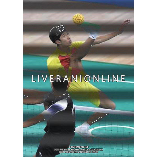 (101117) -- GUANGZHOU, Nov. 17(Xinhua) -- Xu Mingchi (Top)of China kicks the ball during a preliminary match of men\'s team sepaktakraw competition against India at the 16th Asian Games in Guangzhou, south China\'s Guangdong Province, Nov. 17, 2010. China won the match with 2-1. (Xinhua/Li Yong) ©photoshot/Agenzia Aldo Liverani Sas - ITALY ONLY - 16a Giochi Asiatici di Guangzhou, nel sud della Cina