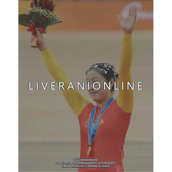 (101117) -- GUANGZHOU, Nov. 17 () -- Gold medalist Guo Shuang of China waves to the crowd on the podium during the awarding ceremony for the women\'s Sprint final of Cycling Track competition at the 16th Asian Games in Guangzhou, south China\'s Guangdong Province, Nov. 17, 2010. (/Li Ga) ©PHOTOSHOT /Agenzia Aldo Liverani Sas - ITALY ONLY - CINA: 16mi Giochi Asiatici di Guangzhou