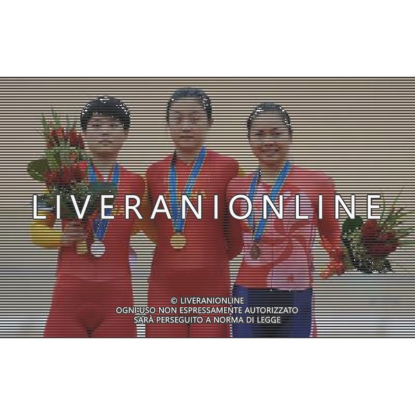 (101117) -- GUANGZHOU, Nov. 17 () -- Gold medalist Guo Shuang (C) of China, silver medalist Lin Junhong (L) of China and bronze medalist Lee Wai Sze of Hong Kong of China pose on the podium during the awarding ceremony for the women\'s Sprint final of Cycling Track competition at the 16th Asian Games in Guangzhou, south China\'s Guangdong Province, Nov. 17, 2010. (/Li Ga) ©PHOTOSHOT /Agenzia Aldo Liverani Sas - ITALY ONLY - CINA: 16mi Giochi Asiatici di Guangzhou