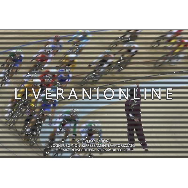 (101117) -- GUANGZHOU, Nov. 17 () -- Cyclers compete during the men\'s Points Race final of Cycling Track competition at the 16th Asian Games in Guangzhou, south China\'s Guangdong Province, Nov. 17, 2010. (/Lu Hanxin) ©PHOTOSHOT /Agenzia Aldo Liverani Sas - ITALY ONLY - CINA: 16mi Giochi Asiatici di Guangzhou