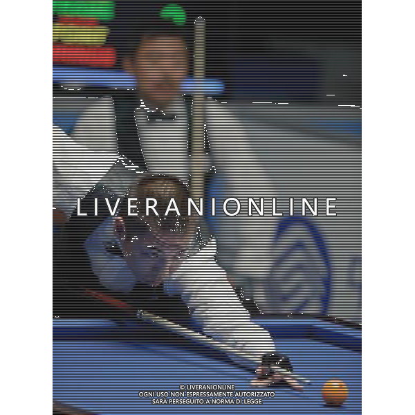 (101117) -- GUANGZHOU, Nov. 17, 2010 () -- Suzuki Tsuyoshi of Japan competes during the final of the men\'s carom 3 cushion singles category of Billiard Sports event at the 16th Asian Games in Guangzhou, capital of south China\'s Guangdong Province, Nov. 17, 2010. Suzuki Tsuyoshi of Japan beat his teammate Kai Joji 40-37 and claimed the title of the event. (/Jiang Kehong)(sss) ©PHOTOSHOT /Agenzia Aldo Liverani Sas - ITALY ONLY - CINA: 16mi Giochi Asiatici di Guangzhou
