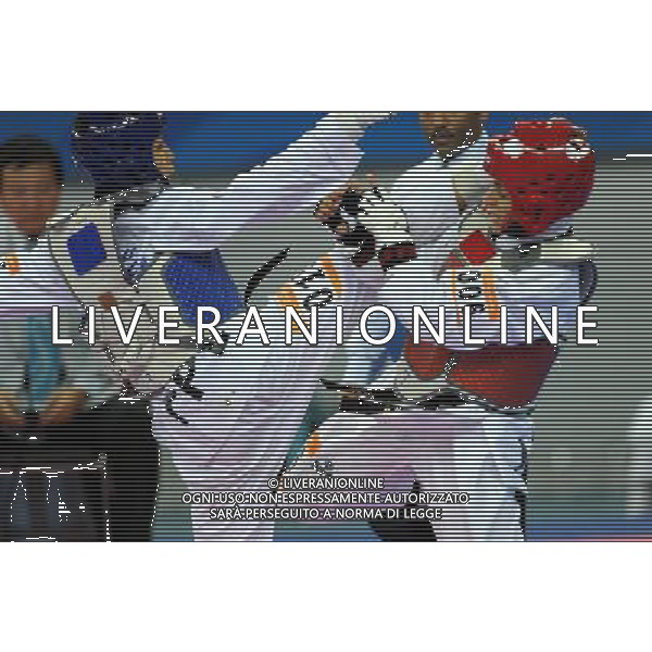 (101117) -- GUANGZHOU, Nov. 17, 2010 () -- Huang Hsien Yung(L) of Chinese Taipei competes with Sara Khosh Jamal Fekry of Iran during the women\'s under 46kg semifinal of taekwondo at the 16th Asian Games in Guangzhou, south China\'s Guangdong Province, Nov. 17, 2010. Huang Hsien Yung advanced to the final by beating Sara with 8-3. (/Song Zhenping)(wll) ©PHOTOSHOT /Agenzia Aldo Liverani Sas - ITALY ONLY - CINA: 16mi Giochi Asiatici di Guangzhou