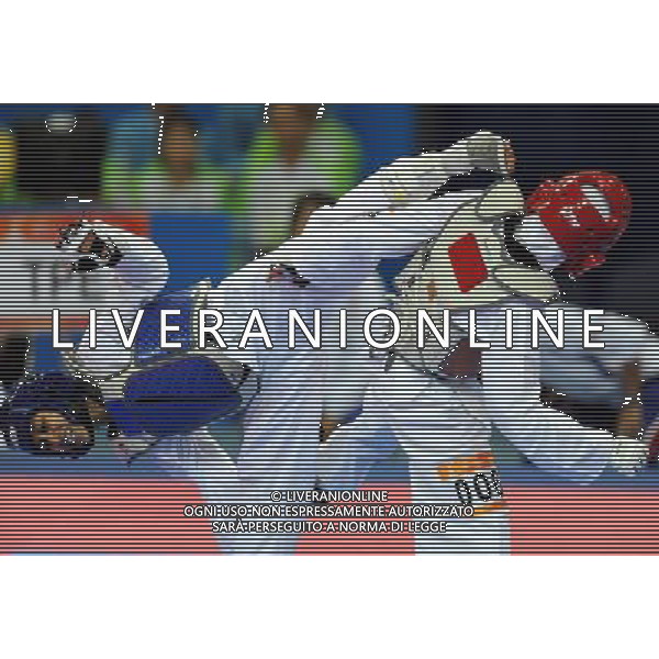 (101117) -- GUANGZHOU, Nov. 17, 2010 () -- Huang Hsien Yung(L) of Chinese Taipei competes with Sara Khosh Jamal Fekry of Iran during the women\'s under 46kg semifinal of taekwondo at the 16th Asian Games in Guangzhou, south China\'s Guangdong Province, Nov. 17, 2010. Huang Hsien Yung advanced to the final by beating Sara with 8-3. (/Song Zhenping)(wll) ©PHOTOSHOT /Agenzia Aldo Liverani Sas - ITALY ONLY - CINA: 16mi Giochi Asiatici di Guangzhou