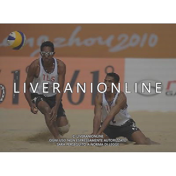 (101117) -- GUANGZHOU, Nov. 17, 2010 () -- Soares(R)/Xavier of Timor-Leste play in the men\'s preliminary match against China\'s Gao Peng/Li Jian of the Beach Volleyball event at the 16th Asian Games in Guangzhou, south China\'s Guangdong Province, Nov. 17, 2010. Soares(R)/Xavier lost 0-2. (/Yang Lei)(sss) ©PHOTOSHOT /Agenzia Aldo Liverani Sas - ITALY ONLY - CINA: 16mi Giochi Asiatici di Guangzhou