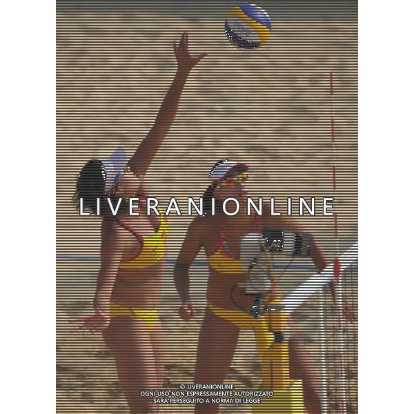 (101118) -- GUANGZHOU, Nov. 18, 2010 (Xinhua) -- Zhang Xi(L)of China spikes the ball as her teammate Xue Chen looks on during a women\'s preliminary pool match of beach volleyball competition against Clara/Sonia of Hong Kong of China at the 16th Asian Games in Guangzhou, south China\'s Guangdong Province,on Nov. 18, 2010.(Xinhua/Yang Shiyao ©PHOTOSHOT /Agenzia Aldo Liverani Sas - ITALY ONLY - CINA: 16mi Giochi Asiatici di Guangzhou