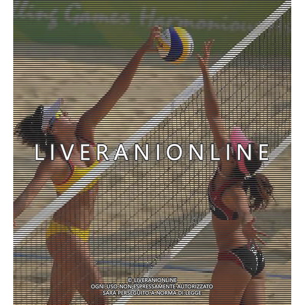(101118) -- GUANGZHOU, Nov. 18, 2010 (Xinhua) -- Zhang Xi(L) of China tries to push the ball over the net during a women\'s preliminary pool match of beach volleyball competition against Clara/Sonia of Hong Kong of China at the 16th Asian Games in Guangzhou, south China\'s Guangdong Province,on Nov. 18, 2010.(Xinhua/Yang Shiyao ©PHOTOSHOT /Agenzia Aldo Liverani Sas - ITALY ONLY - CINA: 16mi Giochi Asiatici di Guangzhou