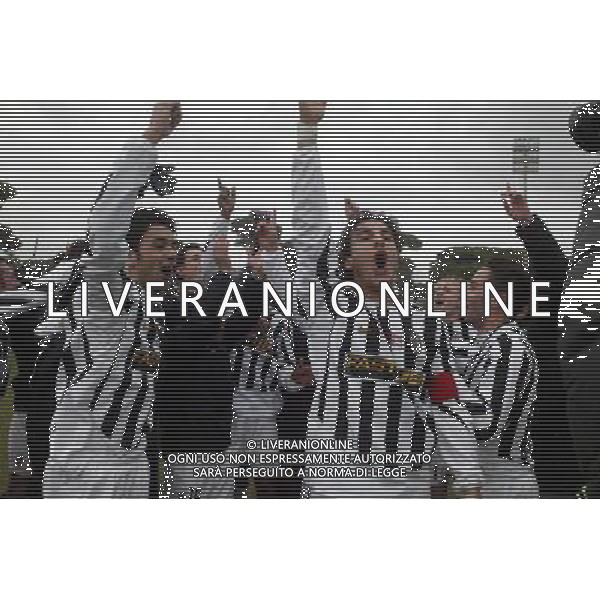 TORNEO DI VIAREGGIO FINALE 56a COPPA CARNEVALE 25/2/2004 EMPOLI-JUVENTUS 0-3 NELLA FOTO ESULTANZA JUVENTUS FOTO GIANNI NUCCI/AG ALDO LIVERANI