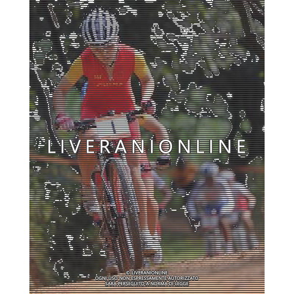 (101118) -- GUANGZHOU, Nov. 18, 2010 () -- China\'s Ren Chengyuan competes during the women\'s cross-country cycling final at the 16th Asian Games near Guangzhou, south China\'s Guangdong Province, Nov. 18, 2010. Ren Chengyuan claimed the title in a time of 1 hour, 46 minutes and 35.82 seconds. (/Li Ga) ©photoshot/Agenzia Aldo Liverani Sas - ITALY ONLY - CINA: 16mi Giochi Asiatici di Guangzhou