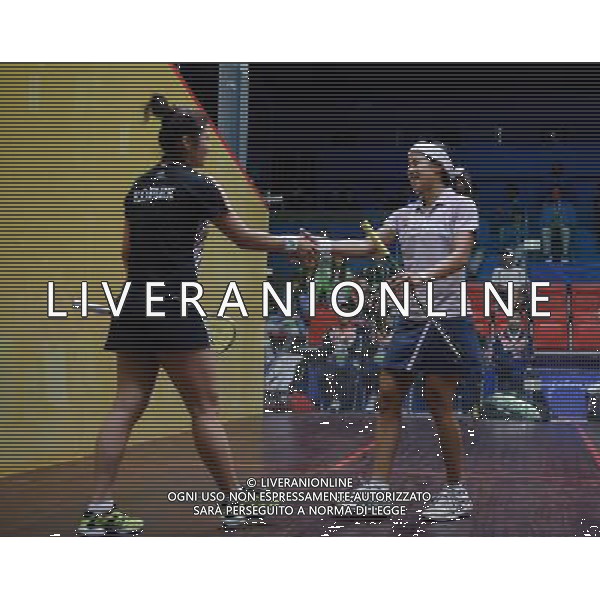(101118) -- GUANGZHOU, Nov. 18, 2010 () -- Malaysia\'s Nicol Ann David(R), world-famous squash player, shakes hands with her rival, Park Eun Ok of South Korea, before the women\'s individual round 1 match of squash at the 16th Asian Games in Guangzhou, capital of south China\'s Guangdong Province, Nov. 18, 2010. Nicol Ann David beat Park Eun Ok 3-0. (/Jiang Kehong)(sss) ©photoshot/Agenzia Aldo Liverani Sas - ITALY ONLY - CINA: 16mi Giochi Asiatici di Guangzhou
