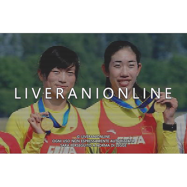 (101118) -- GUANGZHOU, Nov. 18, 2010 () -- Gold medalists Jin Ziwei (R)/Tian Liang of China pose on the podium during the awarding ceremony for the women\'s Double Sculls of rowing event at the 16th Asian Games in Guangzhou, south China\'s Guangdong Province, Nov. 18, 2010. (/Wu Xiaoling) ©photoshot/Agenzia Aldo Liverani Sas - ITALY ONLY - CINA: 16mi Giochi Asiatici di Guangzhou