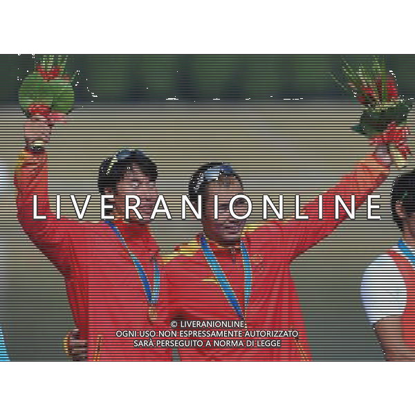 (101118) -- GUANGZHOU, Nov. 18, 2010 () -- Gold medalists Su Hui (R)/Zhang Liang of China poses on the podium during the awarding ceremony for the men\'s Double Sculls of rowing event at the 16th Asian Games in Guangzhou, south China\'s Guangdong Province, Nov. 18, 2010. (/Wu Xiaoling) ©photoshot/Agenzia Aldo Liverani Sas - ITALY ONLY - CINA: 16mi Giochi Asiatici di Guangzhou