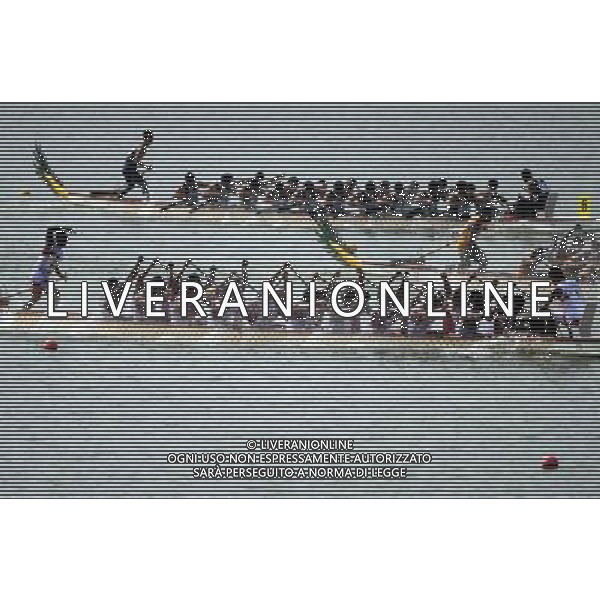 (101118) -- GUANGZHOU, Nov. 18, 2010 () -- The team of Indonesia(below) compete in the final of men\'s 1000m straight race of dragon boat at the 16th Asian Games in Guangzhou, capital of south China\'s Guangdong Province, Nov. 18, 2010. The team of Indonesia won the gold medal with 3 minutes 32 seconds 016. (/Guo Yong)(sss) ©photoshot/Agenzia Aldo Liverani Sas - ITALY ONLY - CINA: 16mi Giochi Asiatici di Guangzhou