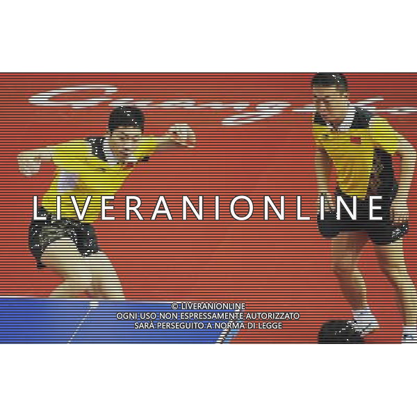 (101118) -- GUANGZHOU, Nov. 18, 2010 () -- China\'s Ma Lin (R)/Xu Xin compete against Al Saadi Mohammed/Nasser Alhajjai Walled of Qatar during men\'s double 1/8 final of table tennis at 16th Asian Games in Guangzhou, south China\'s Guangdong Province, Nov. 18, 2010. Ma Lin/Xu Xin won the match 3-0. (/Xu Jiajun) ©photoshot/Agenzia Aldo Liverani Sas - ITALY ONLY - CINA: 16mi Giochi Asiatici di Guangzhou