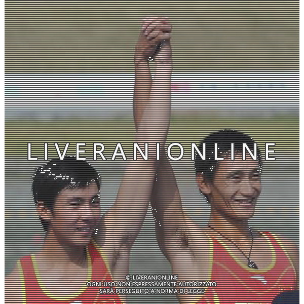 (101118) -- GUANGZHOU, Nov. 18, 2010 () -- Gold medalists Zhang Guolin(R)/Sun Jie of China celebrate on the podium during the awarding ceremony for the men\'s Lightweight Double Sculls of rowing event at the 16th Asian Games in Guangzhou, south China\'s Guangdong Province, Nov. 18, 2010. (/Wu Xiaoling) ©photoshot/Agenzia Aldo Liverani Sas - ITALY ONLY - CINA: 16mi Giochi Asiatici di Guangzhou