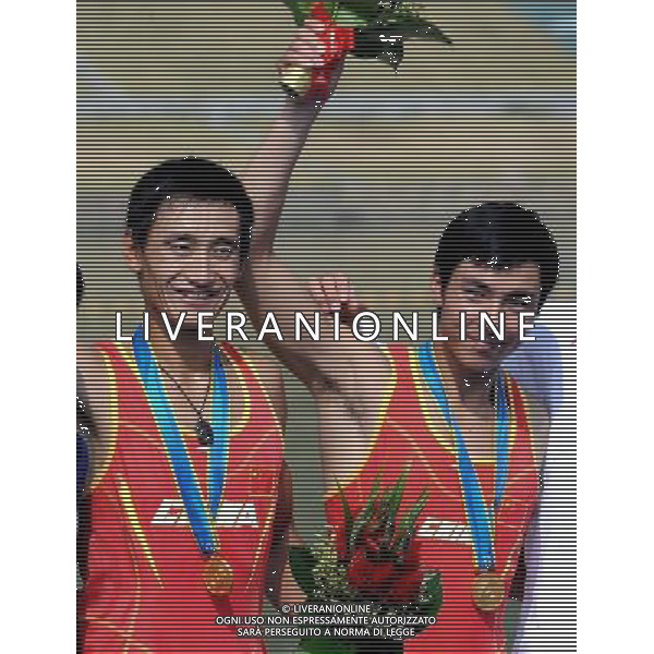 (101118) -- GUANGZHOU, Nov. 18, 2010 () -- Gold medalists Zhang Guolin(L)/Sun Jie of China celebrate on the podium during the awarding ceremony for the men\'s Lightweight Double Sculls of rowing event at the 16th Asian Games in Guangzhou, south China\'s Guangdong Province, Nov. 18, 2010. (/Wu Xiaoling) ©photoshot/Agenzia Aldo Liverani Sas - ITALY ONLY - CINA: 16mi Giochi Asiatici di Guangzhou
