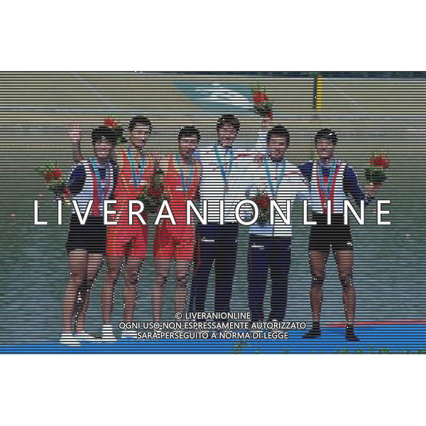 (101118) -- GUANGZHOU, Nov. 18, 2010 () -- Gold medalists Zhang Guolin(L2)/Sun Jie (L3) of China, silver medallists Chow Kwong Wing(R1)/So Sau Wah (L1) of Hong Kong of China and Kenta Takdachi(R2)/Kenta Kotani of Japan celebrate on the podium during the awarding ceremony for the men\'s Lightweight Double Sculls of rowing event at the 16th Asian Games in Guangzhou, south China\'s Guangdong Province, Nov. 18, 2010. (/Wu Xiaoling) ©photoshot/Agenzia Aldo Liverani Sas - ITALY ONLY - CINA: 16mi Giochi Asiatici di Guangzhou