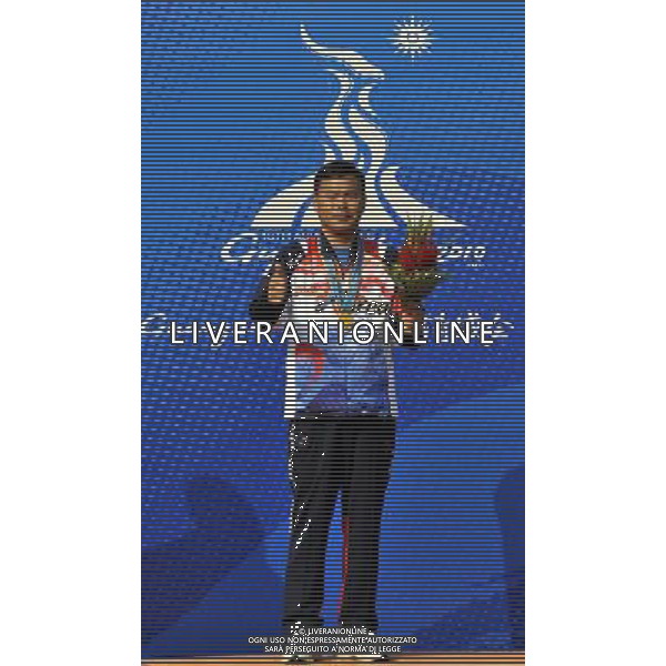 (101118) -- GUANGZHOU, Nov. 18, 2010 () -- Gold medalist South Korea\'s Park Byung Taek poses during the awarding ceremony for the men\'s 25m center fire pistol event of shooting at the 16th Asian Games in Guangzhou, south China\'s Guangdong Province, Nov. 18, 2010. (/Chen Yehua) ©photoshot/Agenzia Aldo Liverani Sas - ITALY ONLY - CINA: 16mi Giochi Asiatici di Guangzhou