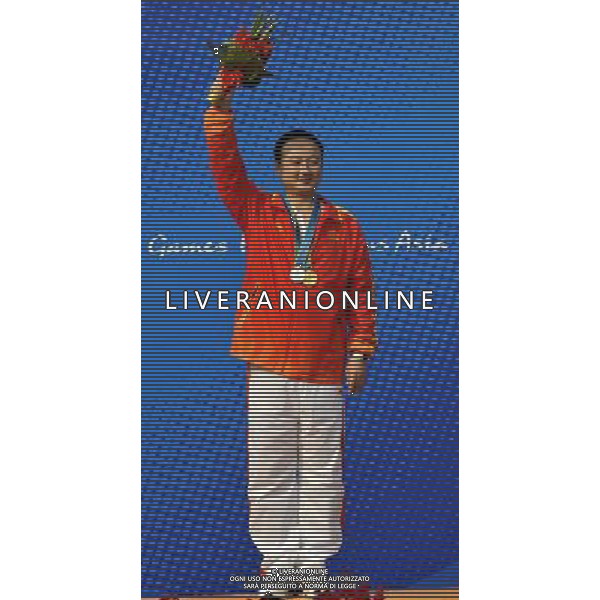 (101118) -- GUANGZHOU, Nov. 18, 2010 () -- Silver medalist China\'s Liu Yadong poses during the awarding ceremony for the men\'s 25m center fire pistol event of shooting at the 16th Asian Games in Guangzhou, south China\'s Guangdong Province, Nov. 18, 2010. (/Chen Yehua) ©photoshot/Agenzia Aldo Liverani Sas - ITALY ONLY - CINA: 16mi Giochi Asiatici di Guangzhou