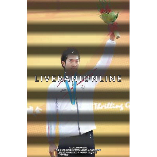 (101118) -- GUANGZHOU, Nov. 18, 2010 () -- Silver medalist Japan\'s Yamamoto Kohei celebrates during the awarding ceremony for the men\'s cross-country cycling event at the 16th Asian Games near Guangzhou, south China\'s Guangdong Province, Nov. 18, 2010. (/Li Ga) ©photoshot/Agenzia Aldo Liverani Sas - ITALY ONLY - CINA: 16mi Giochi Asiatici di Guangzhou