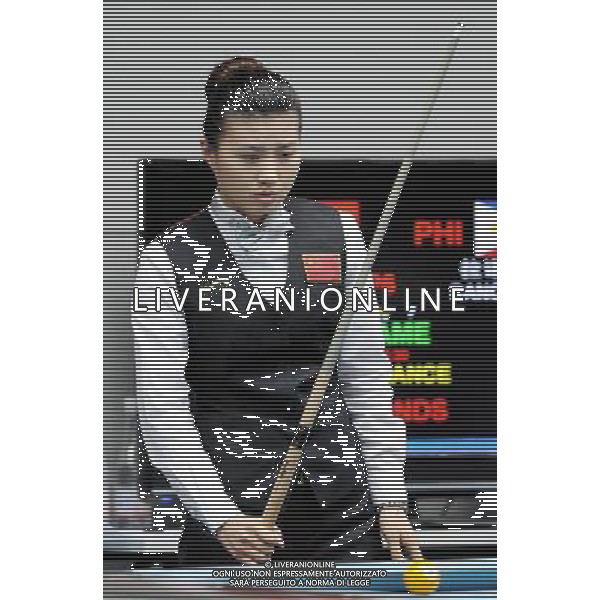(101118) -- GUANGZHOU, Nov. 18, 2010 () -- Fu Xiaofang of China observes ball position during the quarterfinal of women\'s 9-ball Pool Singles match against Iris Ranola of the Philippines at the 16th Asian Games in Guangzhou, south China\'s Guangdong Province, Nov. 18, 2010. Fu Xiaofang won the match 7-0. (/Yang Zongyou)(sss) ©photoshot/Agenzia Aldo Liverani Sas - ITALY ONLY - CINA: 16mi Giochi Asiatici di Guangzhou
