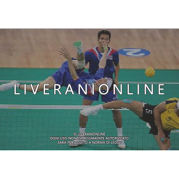 (101120) -- GUANGZHOU, Nov. 20, 2010 () -- Anuwat Chaichana (L) of Thailand competes during the Sepaktakraw men\'s team final against Malaysia at the 16th Asian Games in Guangzhou, south China\'s Guangdong Province, Nov. 20, 2010. Thailand won the final by 2-0 and get the gold medal. (/Yan Yan) ©photoshot/Agenzia Aldo Liverani Sas - ITALY ONLY - CINA: 16mi Giochi Asiatici
