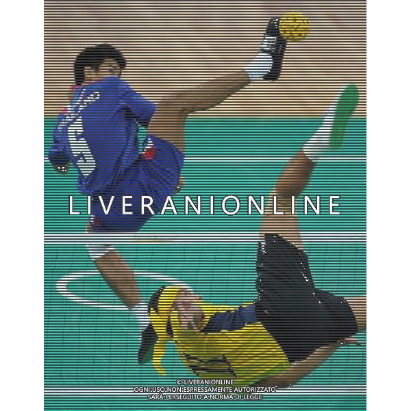 (101120) -- GUANGZHOU, Nov. 20, 2010 () -- Norshahruddin Mad Ghani (Bottom) of Malaysia competes during the Sepaktakraw men\'s team final against Thailand at the 16th Asian Games in Guangzhou, south China\'s Guangdong Province, Nov. 20, 2010. Malaysia lost the final by 0-2 and get the silver medal. (/Yan Yan) ©photoshot/Agenzia Aldo Liverani Sas - ITALY ONLY - CINA: 16mi Giochi Asiatici