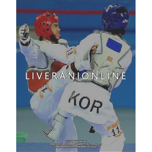 (101120) -- GUANGZHOU, Nov. 20, 2010 () -- Chutchawal Khawlaor(L) of Thailand fights against Kim Seong Ho of South Korea during the final of men\'s under 54kg of taekwondo at the 16th Asian Games in Guangzhou, south China\'s Guangdong Province, Nov. 20, 2010. Chutchawal Khawlaor claimed the title with 8-6. (/Chen Kai)(wll) ©photoshot/Agenzia Aldo Liverani Sas - ITALY ONLY - CINA: 16mi Giochi Asiatici