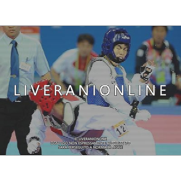 (101120) -- GUANGZHOU, Nov. 20, 2010 () -- Kim Seong Ho(R) of South Korea fights against Chutchawal Khawlaor of Thailand during the final of men\'s under 54kg of taekwondo at the 16th Asian Games in Guangzhou, south China\'s Guangdong Province, Nov. 20, 2010. Chutchawal Khawlaor claimed the title with 8-6. (/Chen Kai)(wll) ©photoshot/Agenzia Aldo Liverani Sas - ITALY ONLY - CINA: 16mi Giochi Asiatici