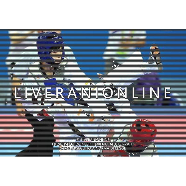 (101120) -- GUANGZHOU, Nov. 20, 2010 () -- Kim Seong Ho (L) of South Korea fights against Chutchawal Khawlaor of Thailand during the final of men\'s under 54kg of taekwondoat at the 16th Asian Games in Guangzhou, south China\'s Guangdong Province, Nov. 20, 2010. Chutchawal Khawlaor claimed the title with 8-6. (/Chen Kai)(wll) ©photoshot/Agenzia Aldo Liverani Sas - ITALY ONLY - CINA: 16mi Giochi Asiatici