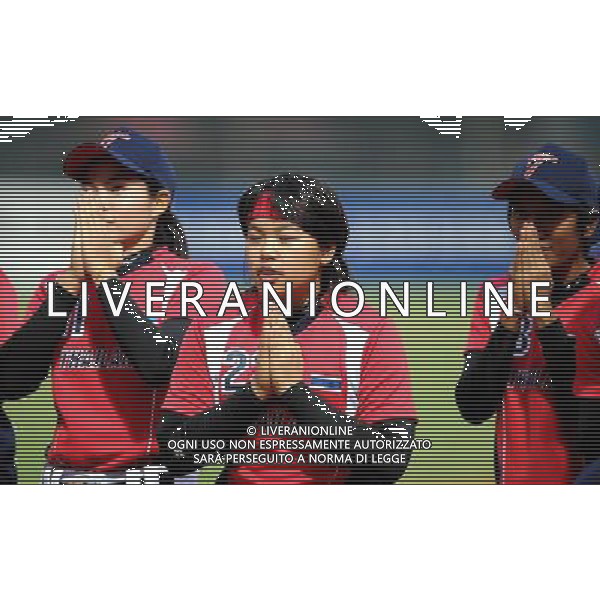 (101120) -- GUANGZHOU, Nov. 20, 2010 () -- Players of Thailand greet the audience after the women\'s preliminary of softball competition against China at the 16th Asian Games in Guangzhou, south China\'s Guangdong Province, Nov. 20, 2010. China won 9-0. (/Wu Xiaoling) ©photoshot/Agenzia Aldo Liverani Sas - ITALY ONLY - CINA: 16mi Giochi Asiatici