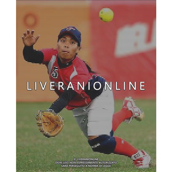 (101120) -- GUANGZHOU, Nov. 20, 2010 () -- Waraporn Konyuen of Thailand competes during the women\'s preliminary of softball competition against China at the 16th Asian Games in Guangzhou, south China\'s Guangdong Province, Nov. 20, 2010. China won 9-0. (/Wu Xiaoling) ©photoshot/Agenzia Aldo Liverani Sas - ITALY ONLY - CINA: 16mi Giochi Asiatici